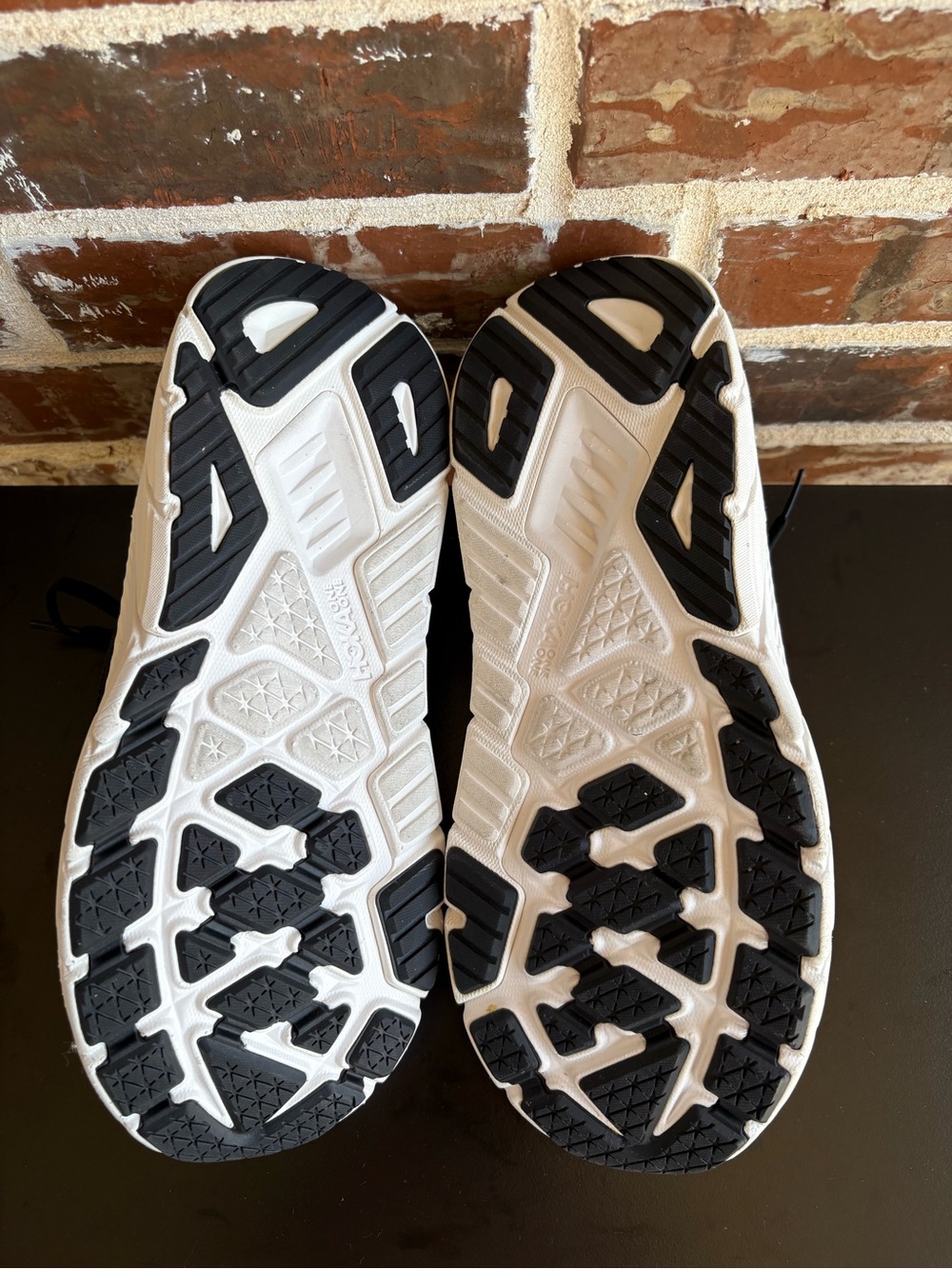 Hoka Arahi 7 Running Shoes Black White Sneakers Size 9 2E (Wide) - Picture 14 of 14